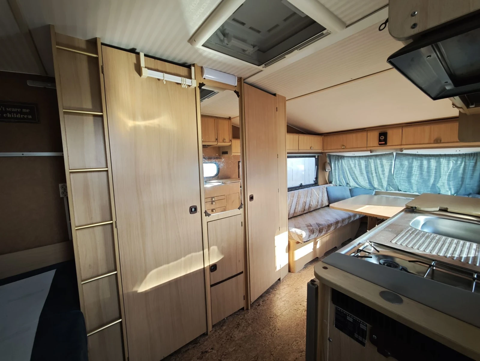 Каравана Knaus Knaus, снимка 8 - Каравани и кемпери - 56104564