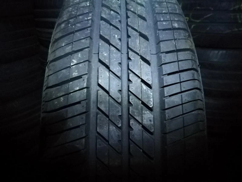 Гуми Летни 185/60R15, снимка 1 - Гуми и джанти - 20892263