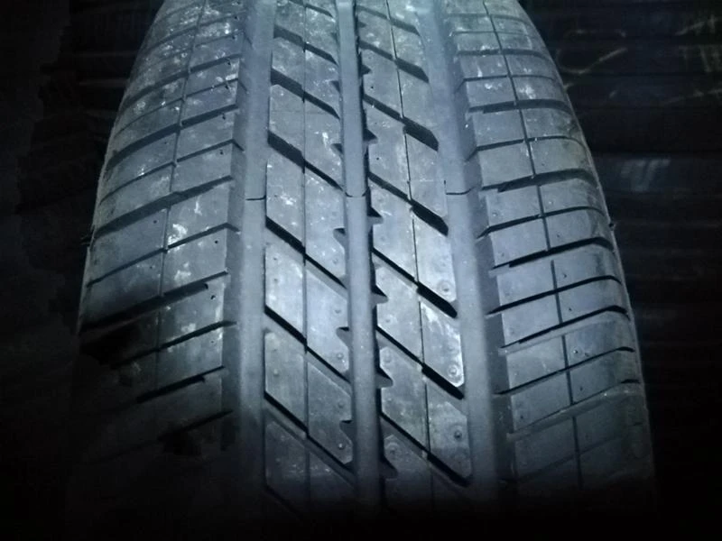 Гуми Летни 185/60R15, снимка 2 - Гуми и джанти - 20892263