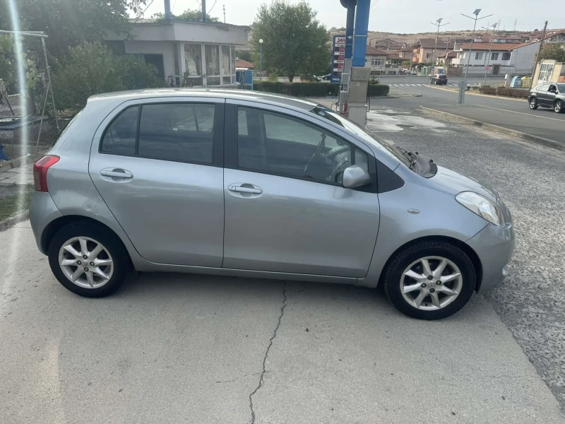 Toyota Yaris 1.3 VVT-I ЛИЗИНГ, снимка 3 - Автомобили и джипове - 47211554