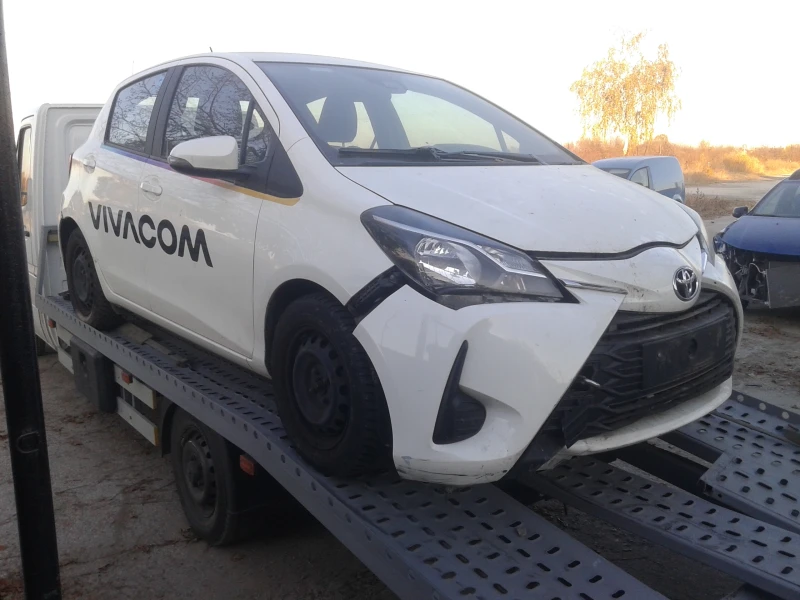 Toyota Yaris 1.0i, снимка 1 - Автомобили и джипове - 47867769