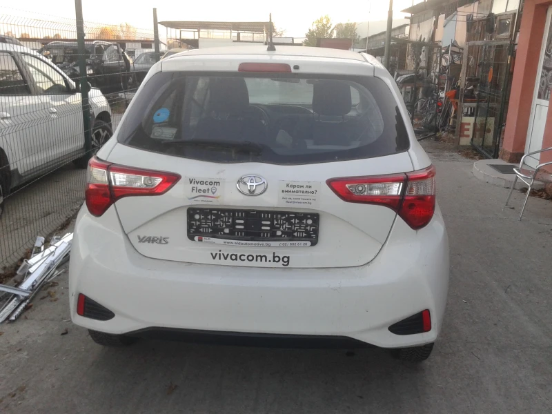 Toyota Yaris 1.0i, снимка 3 - Автомобили и джипове - 47867769