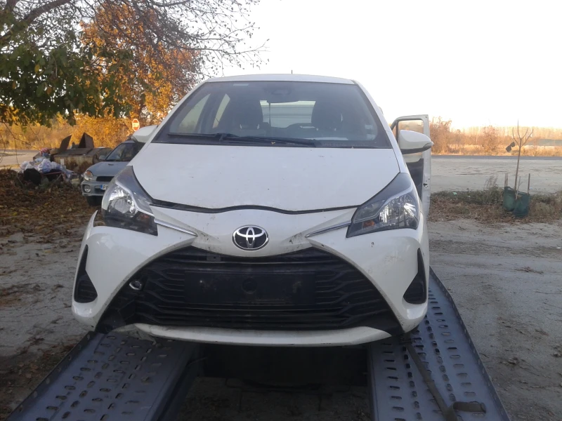 Toyota Yaris 1.0i, снимка 2 - Автомобили и джипове - 47867769