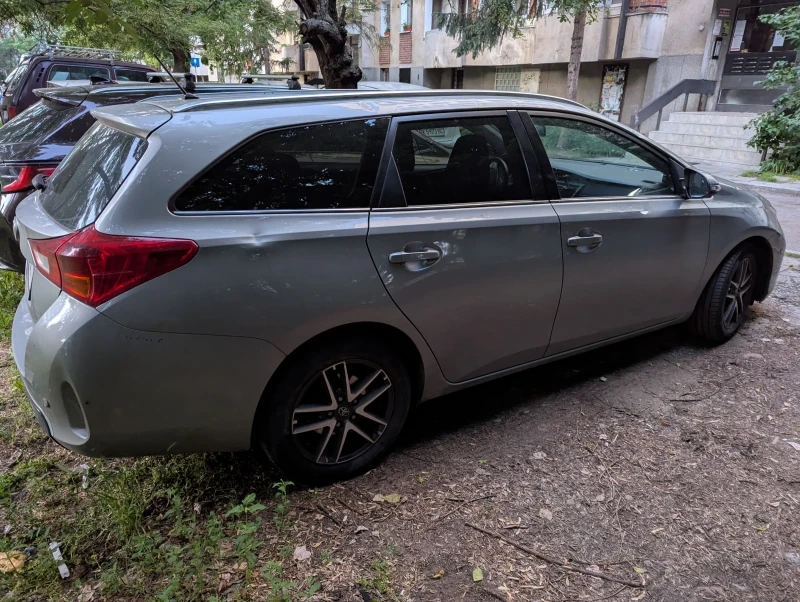 Toyota Auris 1.6i/132kc, автоматик, навигация, камера, снимка 3 - Автомобили и джипове - 51734025