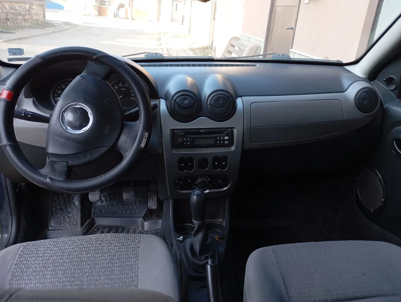 Dacia Sandero 1.4i газ, снимка 6 - Автомобили и джипове - 49027112