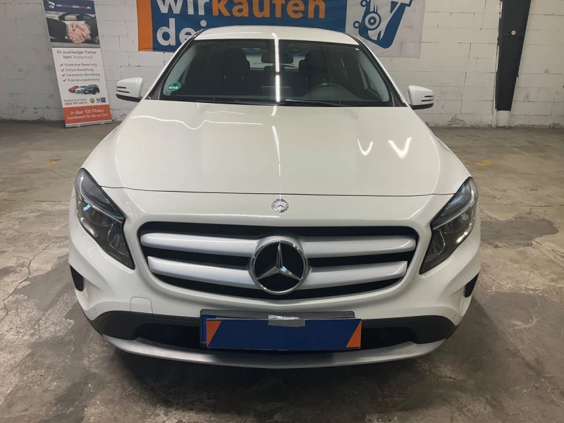 Mercedes-Benz GLA 180, снимка 2 - Автомобили и джипове - 49370909