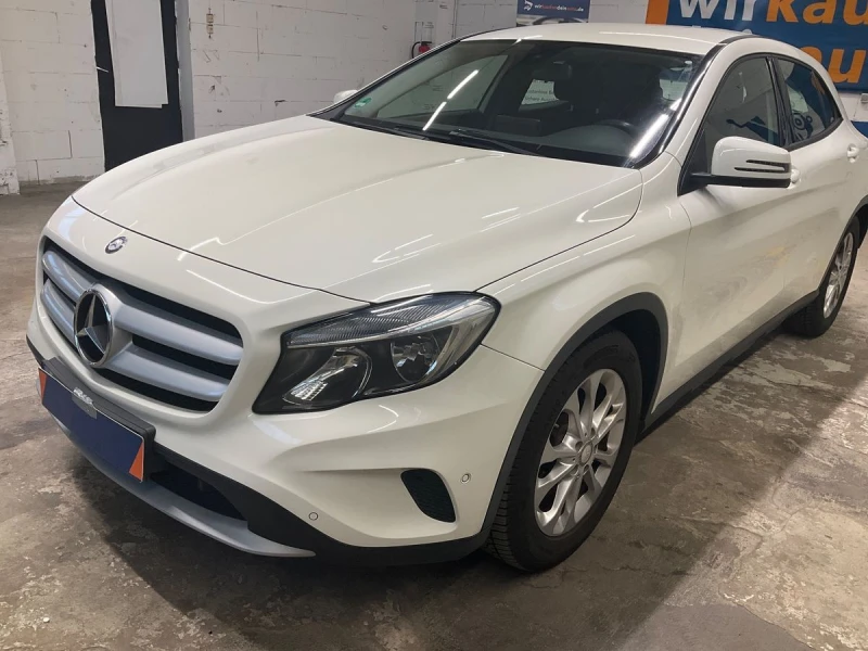 Mercedes-Benz GLA 180, снимка 1 - Автомобили и джипове - 49370909