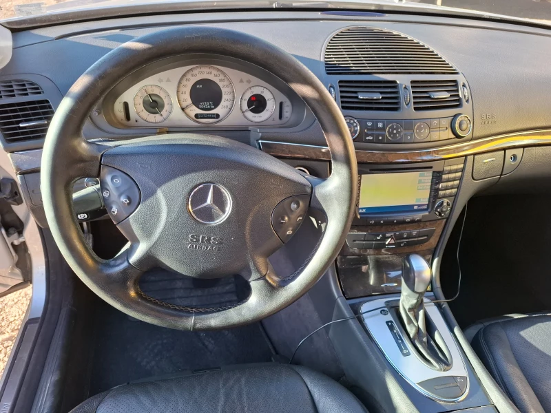 Mercedes-Benz E 270, снимка 8 - Автомобили и джипове - 49404379