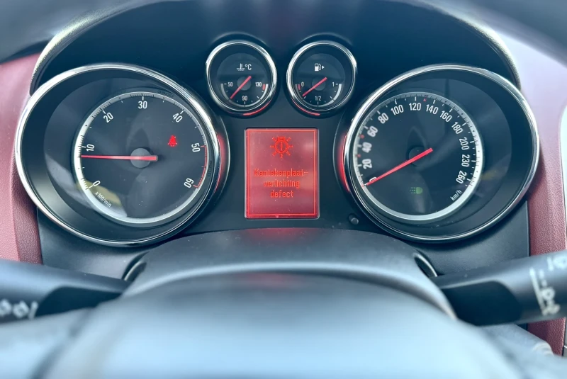 Opel Astra 1.3 CDTI eco FLEX , снимка 12 - Автомобили и джипове - 51303911