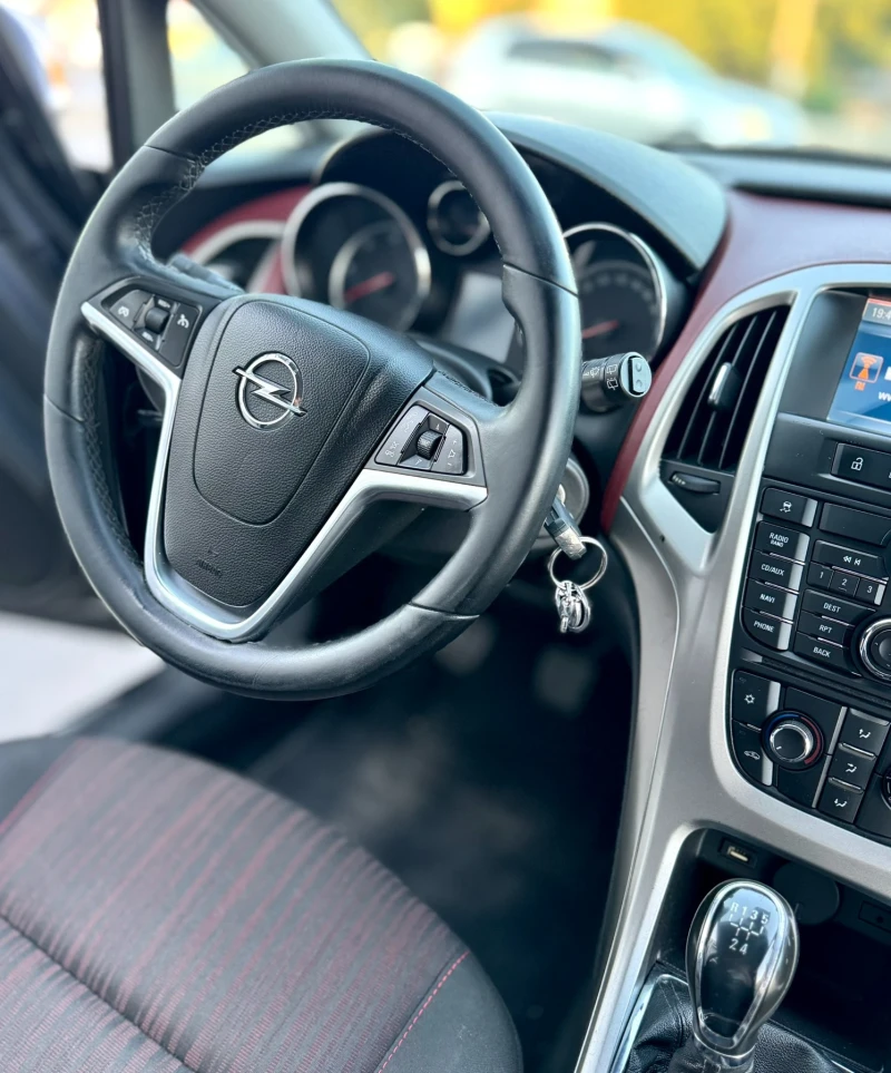 Opel Astra 1.3 CDTI eco FLEX , снимка 10 - Автомобили и джипове - 51303911