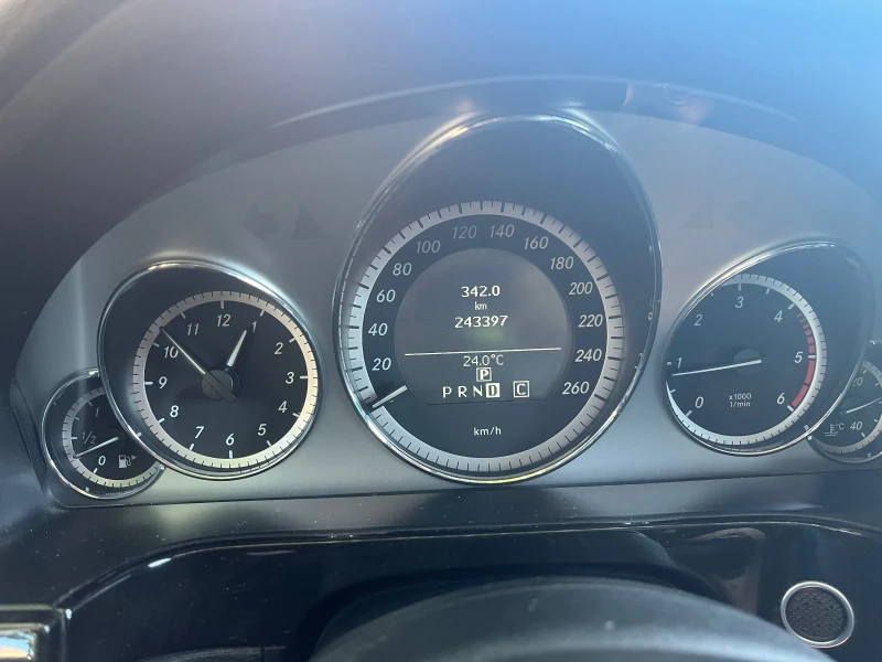 Mercedes-Benz E 220 W212, снимка 8 - Автомобили и джипове - 52393537