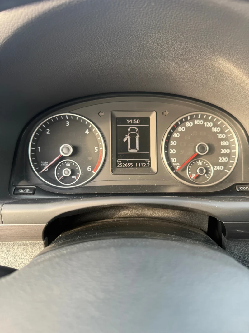 VW Touran 1.6, снимка 11 - Автомобили и джипове - 52554557