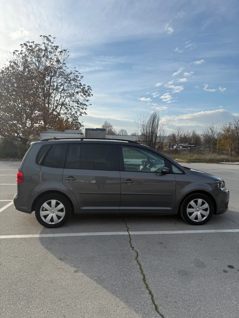 VW Touran 1.6, снимка 8 - Автомобили и джипове - 52554557