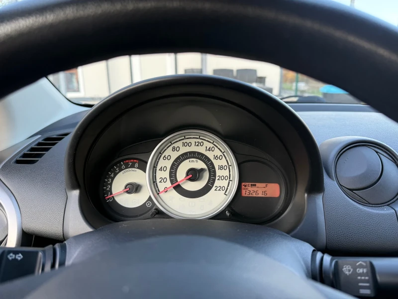 Mazda 2 1.3i* ВЕРИГА* КЛИМАТИК* ЗИМНИ ГУМИ, снимка 12 - Автомобили и джипове - 52774908