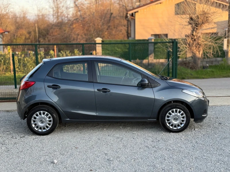 Mazda 2 1.3i* ВЕРИГА* КЛИМАТИК* ЗИМНИ ГУМИ, снимка 8 - Автомобили и джипове - 52774908