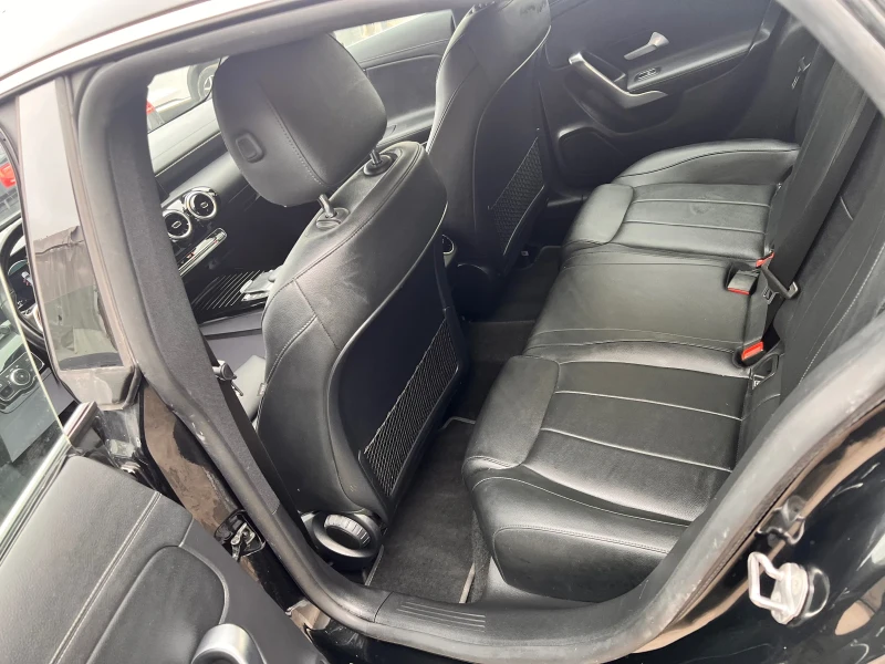 Mercedes-Benz CLA 180, снимка 5 - Автомобили и джипове - 52880292