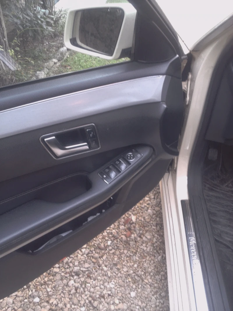 Mercedes-Benz E 200 2.2CDI, снимка 14 - Автомобили и джипове - 52940828