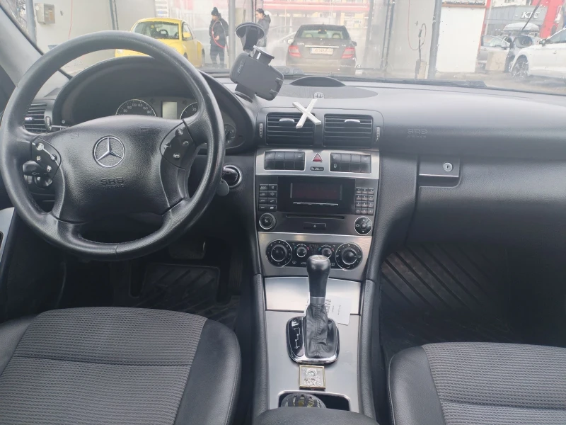 Mercedes-Benz C 220 Avangard, снимка 4 - Автомобили и джипове - 53221904