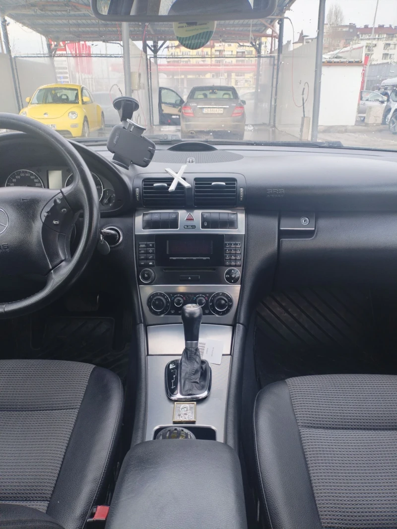 Mercedes-Benz C 220 Avangard, снимка 5 - Автомобили и джипове - 53221904