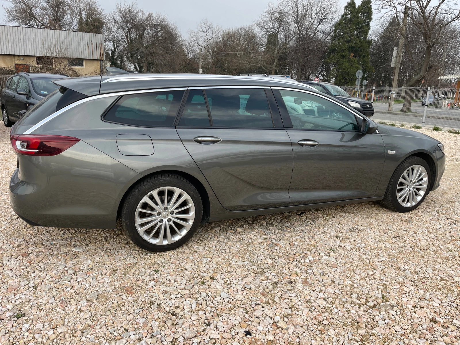 Opel Insignia Sports Tourer 170kc - изображение 2