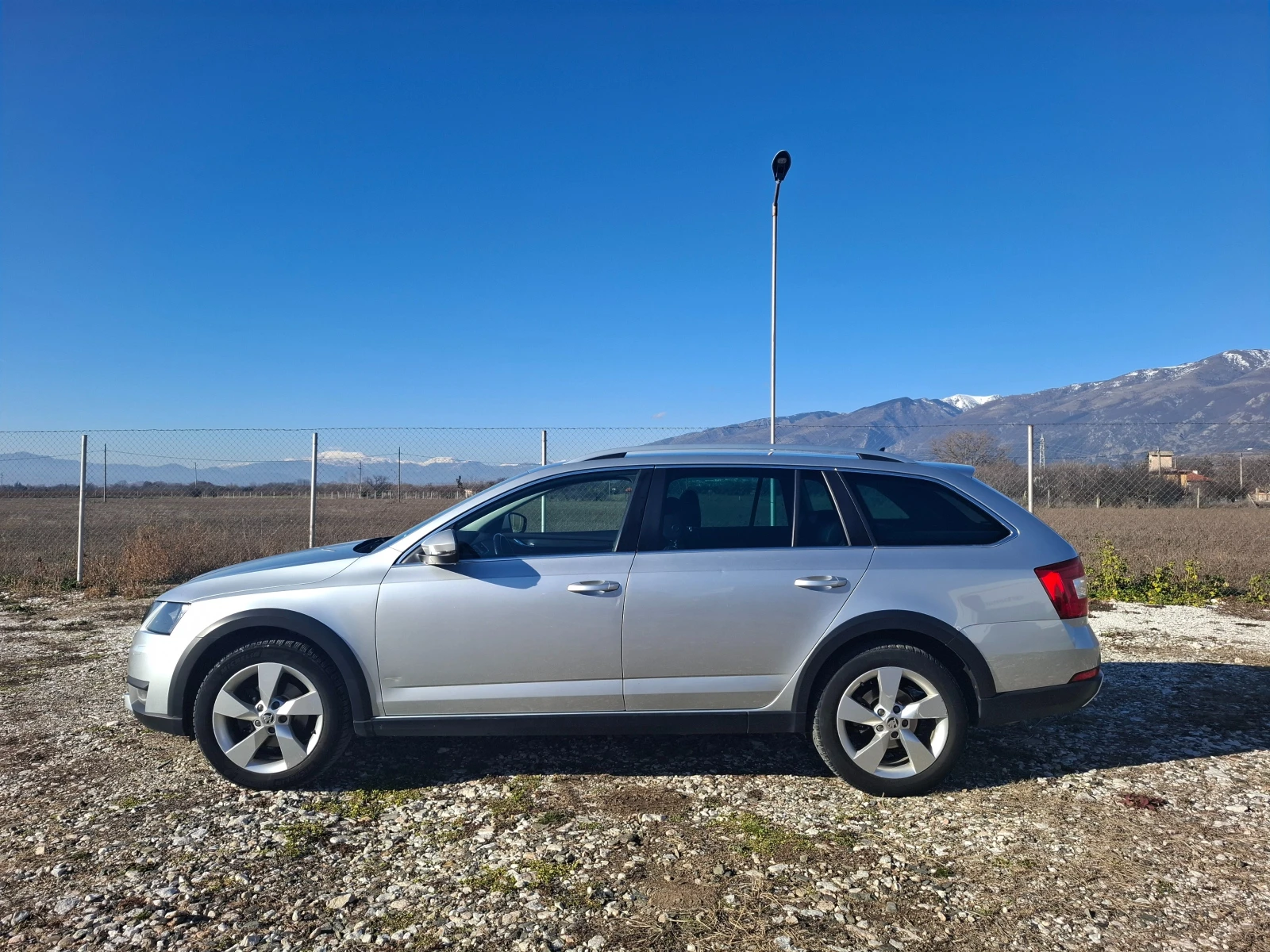 Skoda Octavia SCOUT 4X4 DSG  - изображение 8