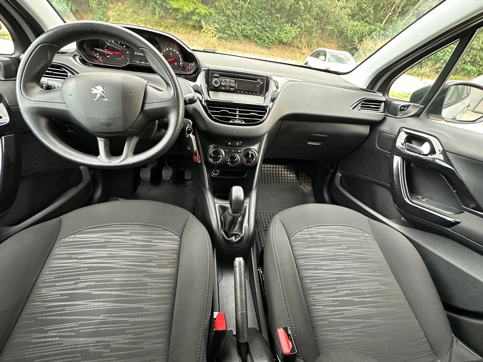 Peugeot 208 BENZIN* TOP* 71000KM* EVRO5 - изображение 10
