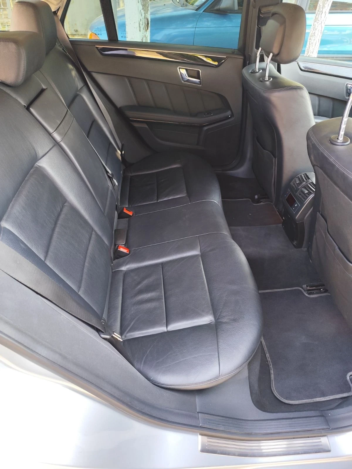 Mercedes-Benz E 350 4 MATIC, снимка 8 - Автомобили и джипове - 53742242