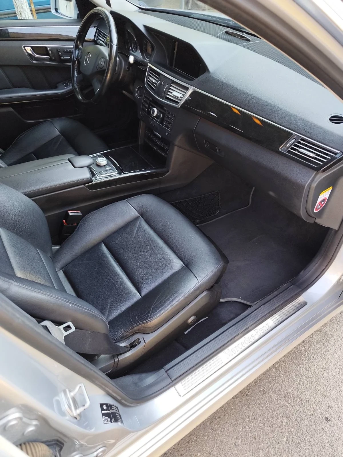 Mercedes-Benz E 350 4 MATIC, снимка 10 - Автомобили и джипове - 53742242