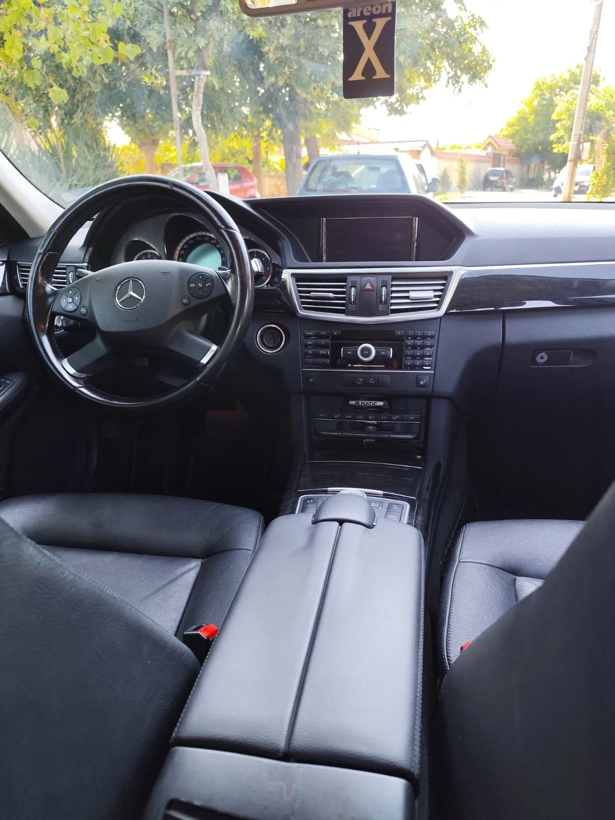 Mercedes-Benz E 350 4 MATIC, снимка 7 - Автомобили и джипове - 53742242