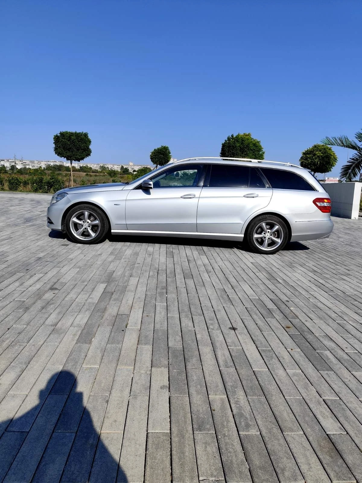 Mercedes-Benz E 350 4 MATIC, снимка 4 - Автомобили и джипове - 53742242
