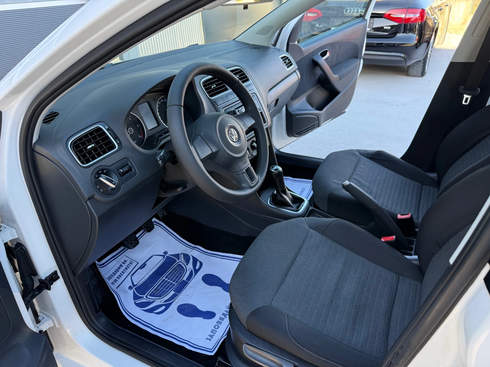 VW Polo 1.6 TDI EU5, снимка 9 - Автомобили и джипове - 54140948