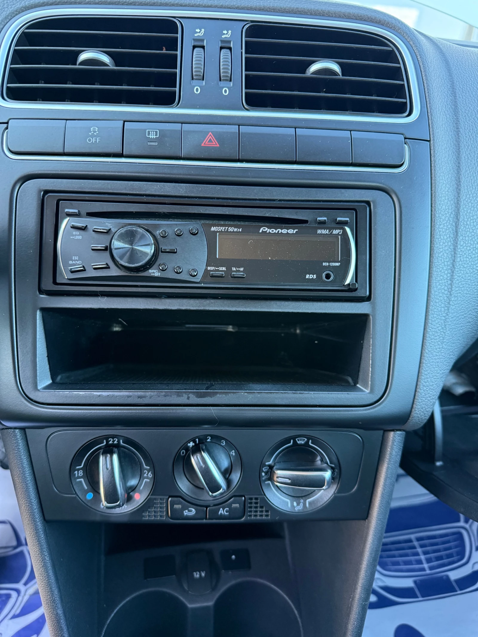 VW Polo 1.6 TDI EU5, снимка 15 - Автомобили и джипове - 54140948