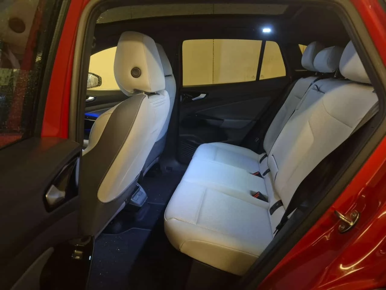 VW ID.4 PRO/CARFAX/ПАНОРАМА/2 КЛЮЧА/ПОДГРЕВ/4х4, снимка 11 - Автомобили и джипове - 54155888