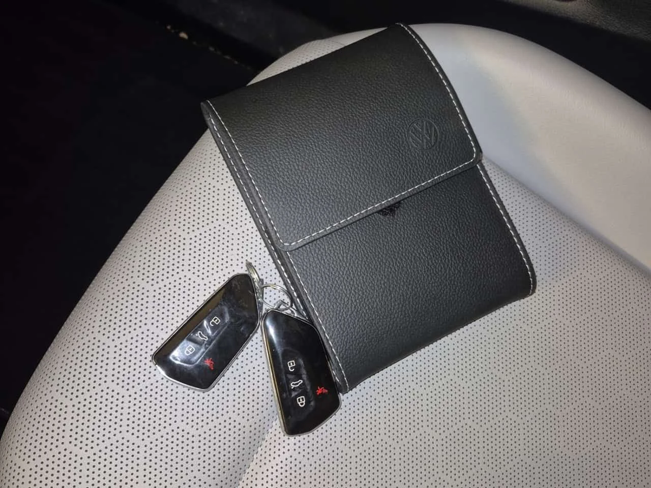 VW ID.4 PRO/CARFAX/ПАНОРАМА/2 КЛЮЧА/ПОДГРЕВ/4х4, снимка 8 - Автомобили и джипове - 54155888