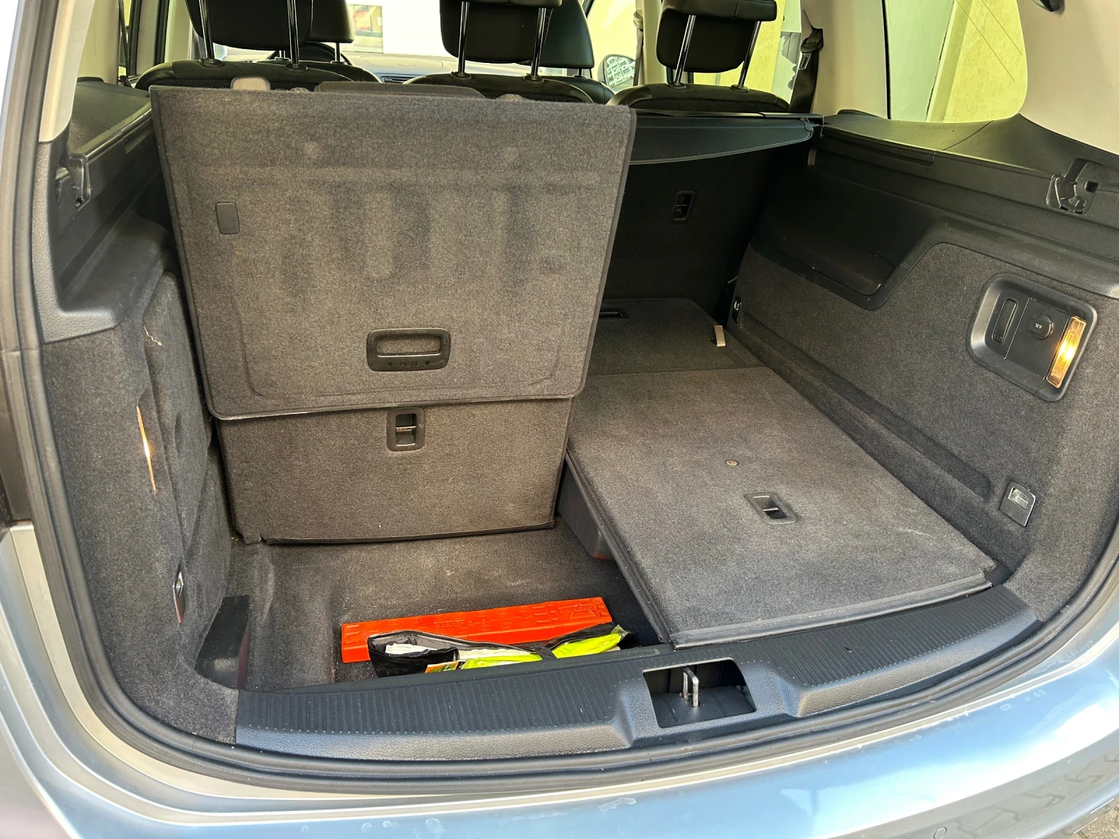 VW Sharan TDI DSG 7 местен, снимка 13 - Автомобили и джипове - 54317916