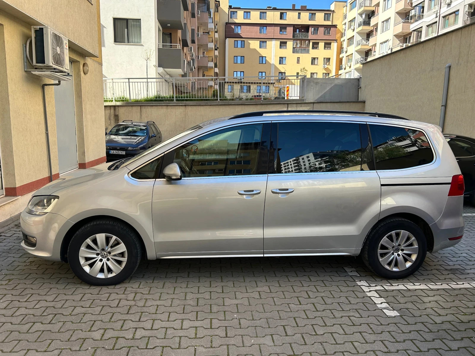 VW Sharan TDI DSG 7 местен, снимка 6 - Автомобили и джипове - 54317916