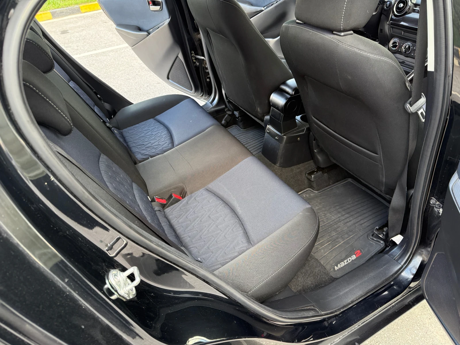 Mazda 2, снимка 8 - Автомобили и джипове - 54659407