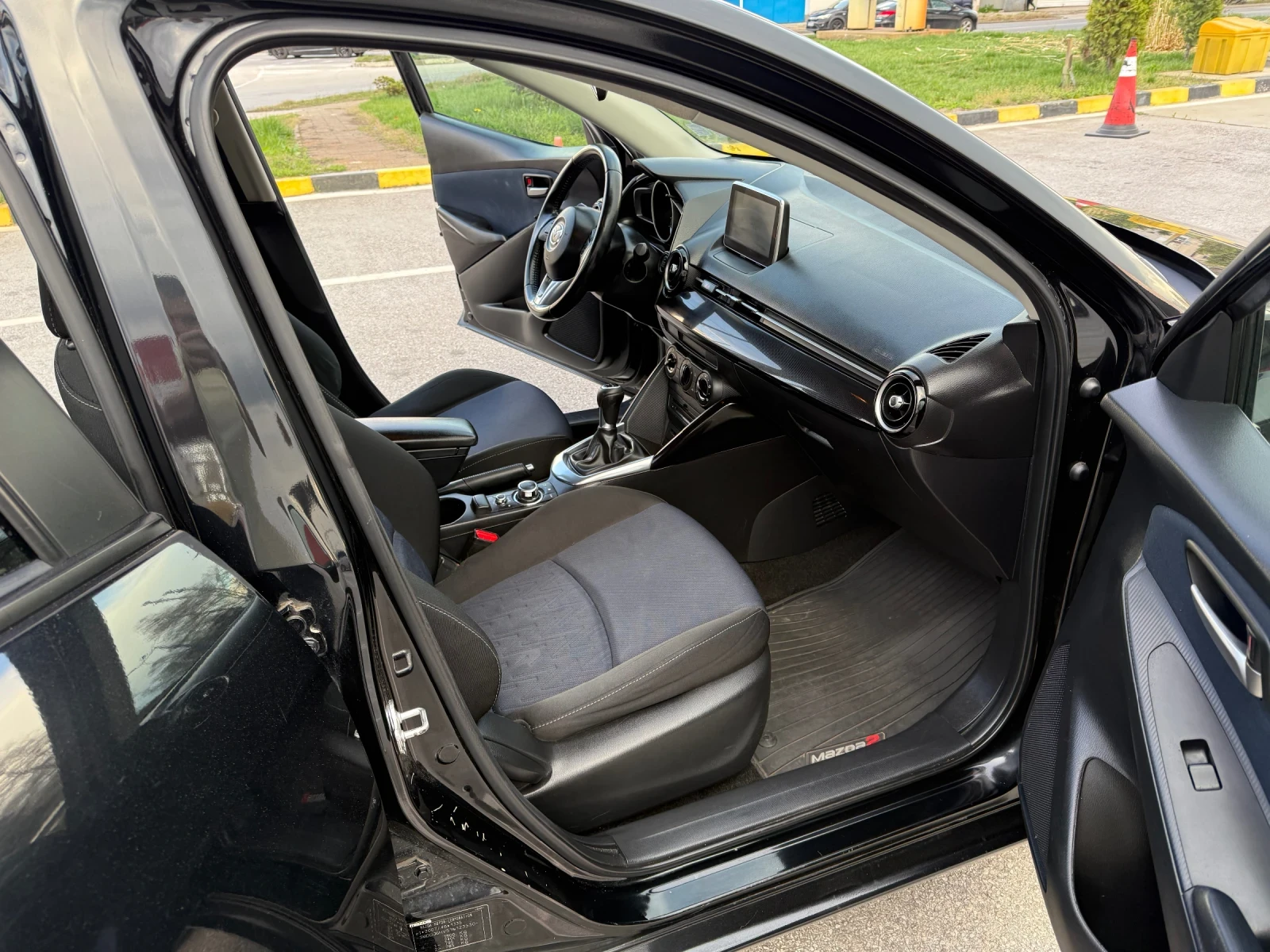 Mazda 2, снимка 6 - Автомобили и джипове - 54659407