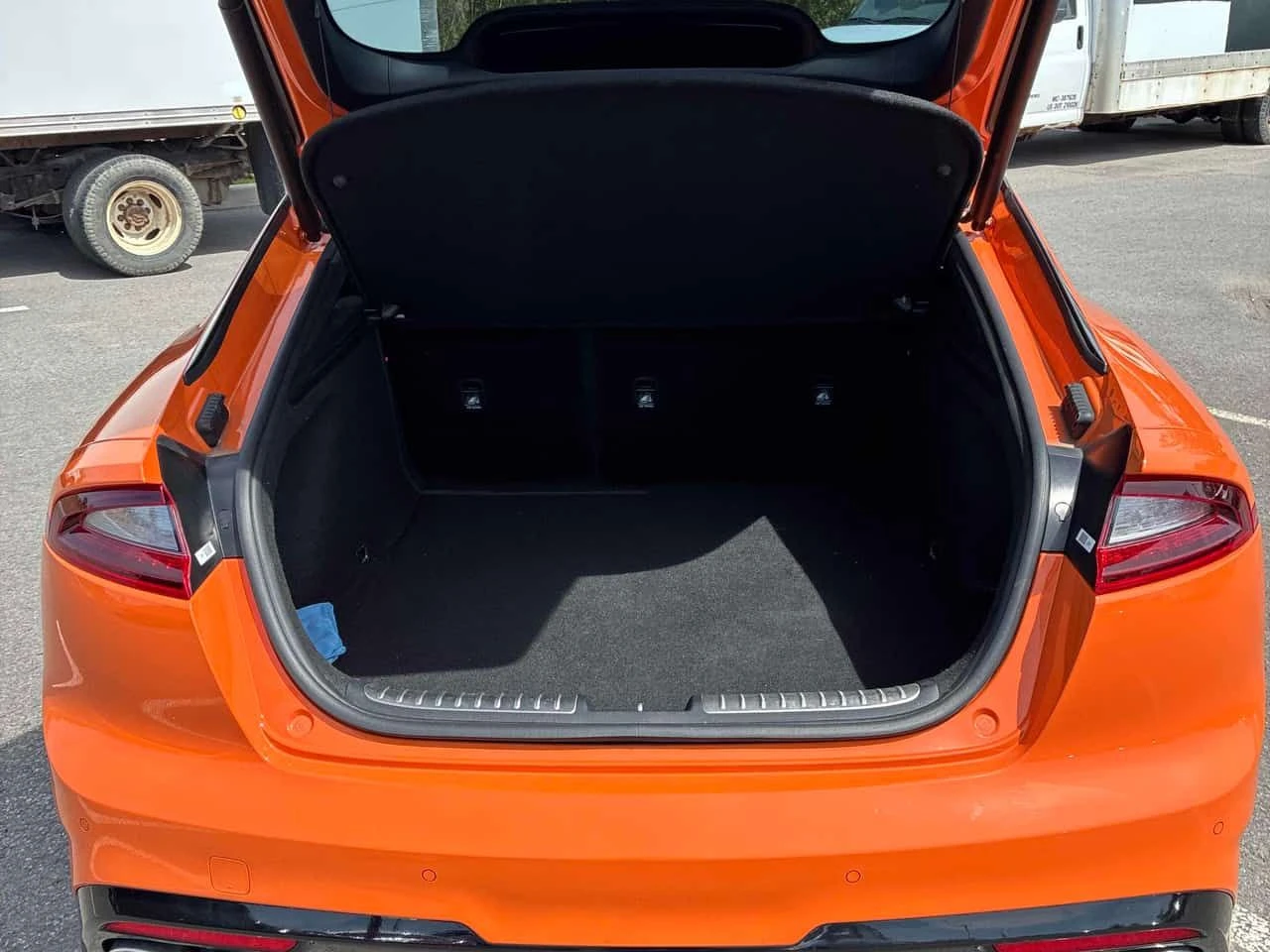 Kia Stinger GT Limited/360/DISTRONIC/АВТОКРЕДИТ, снимка 16 - Автомобили и джипове - 54760922
