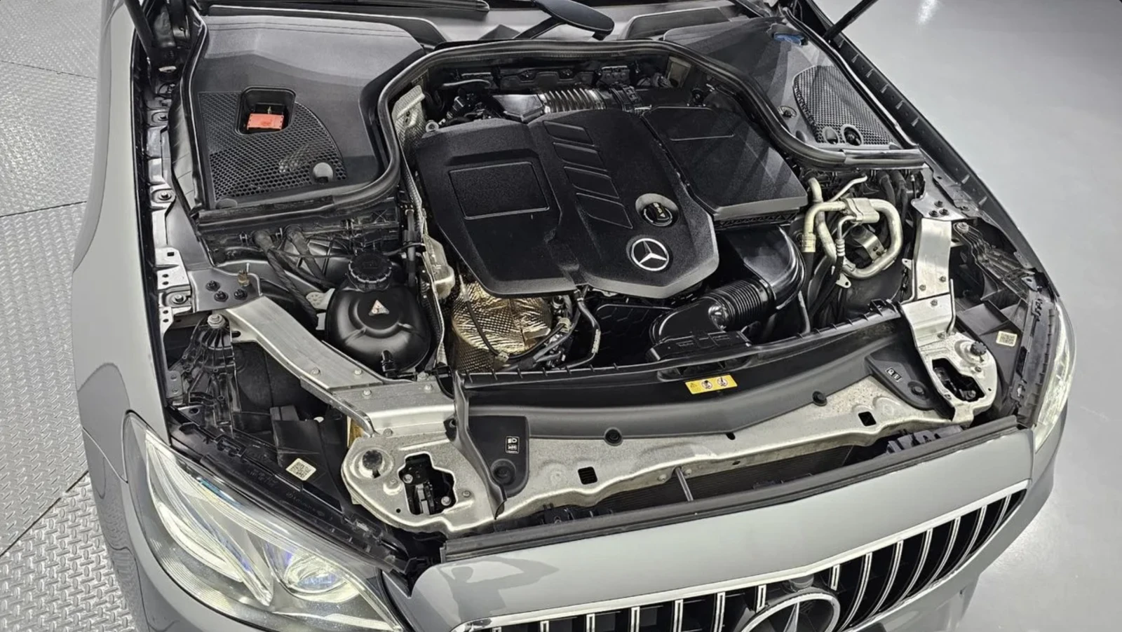Mercedes-Benz E 220 d / AMG ПАКЕТ / BURMESTER / DIGITAL/ ШИБИДАХ/ HUD , снимка 6 - Автомобили и джипове - 54868524