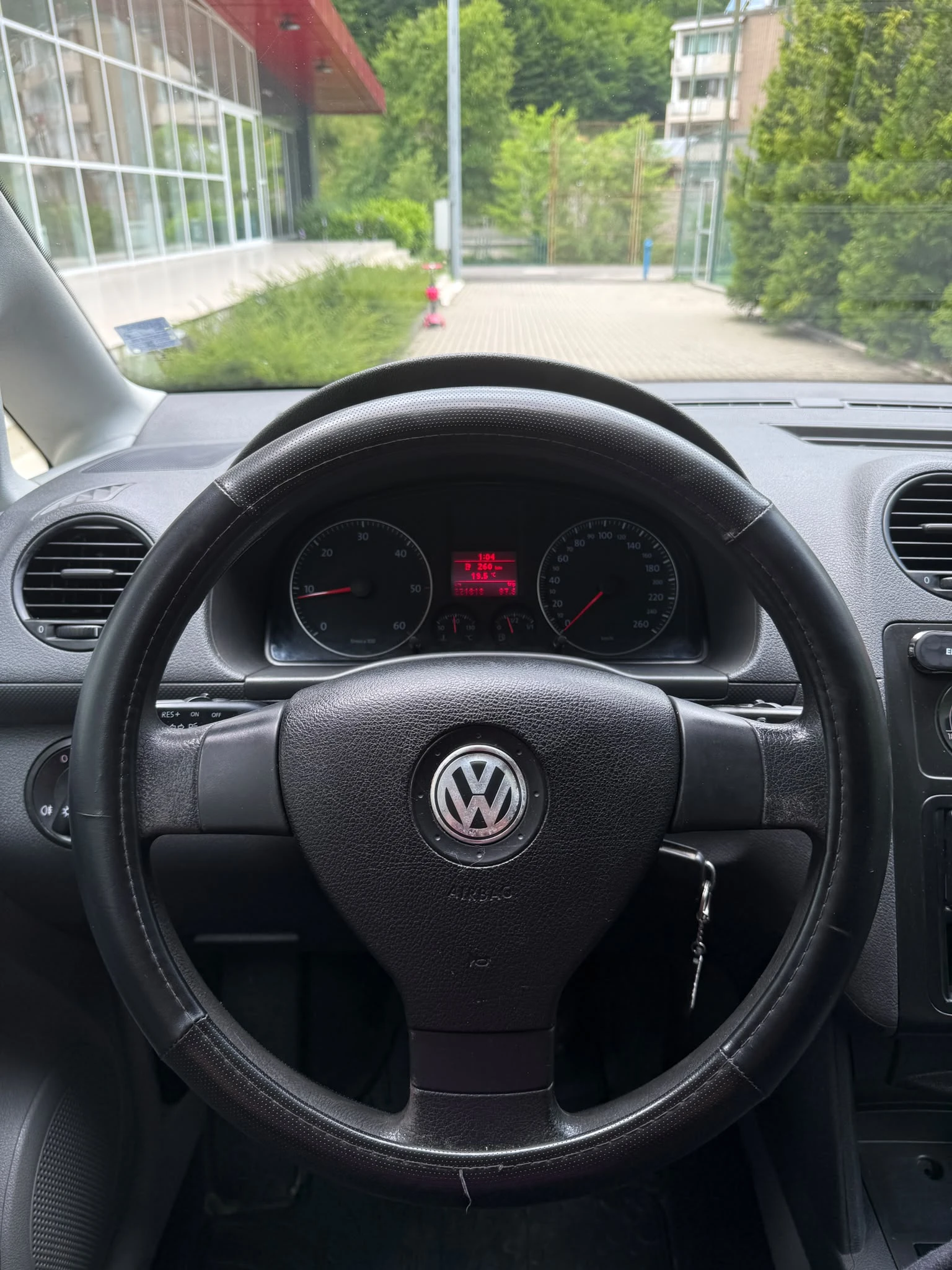 VW Caddy, снимка 10 - Автомобили и джипове - 55091219