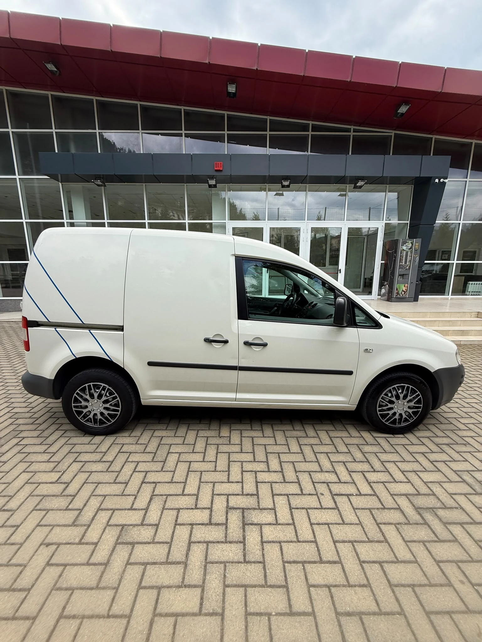 VW Caddy, снимка 8 - Автомобили и джипове - 55091219