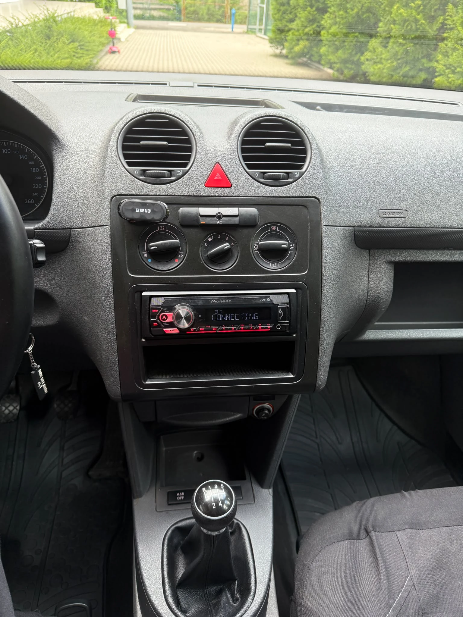 VW Caddy, снимка 11 - Автомобили и джипове - 55091219