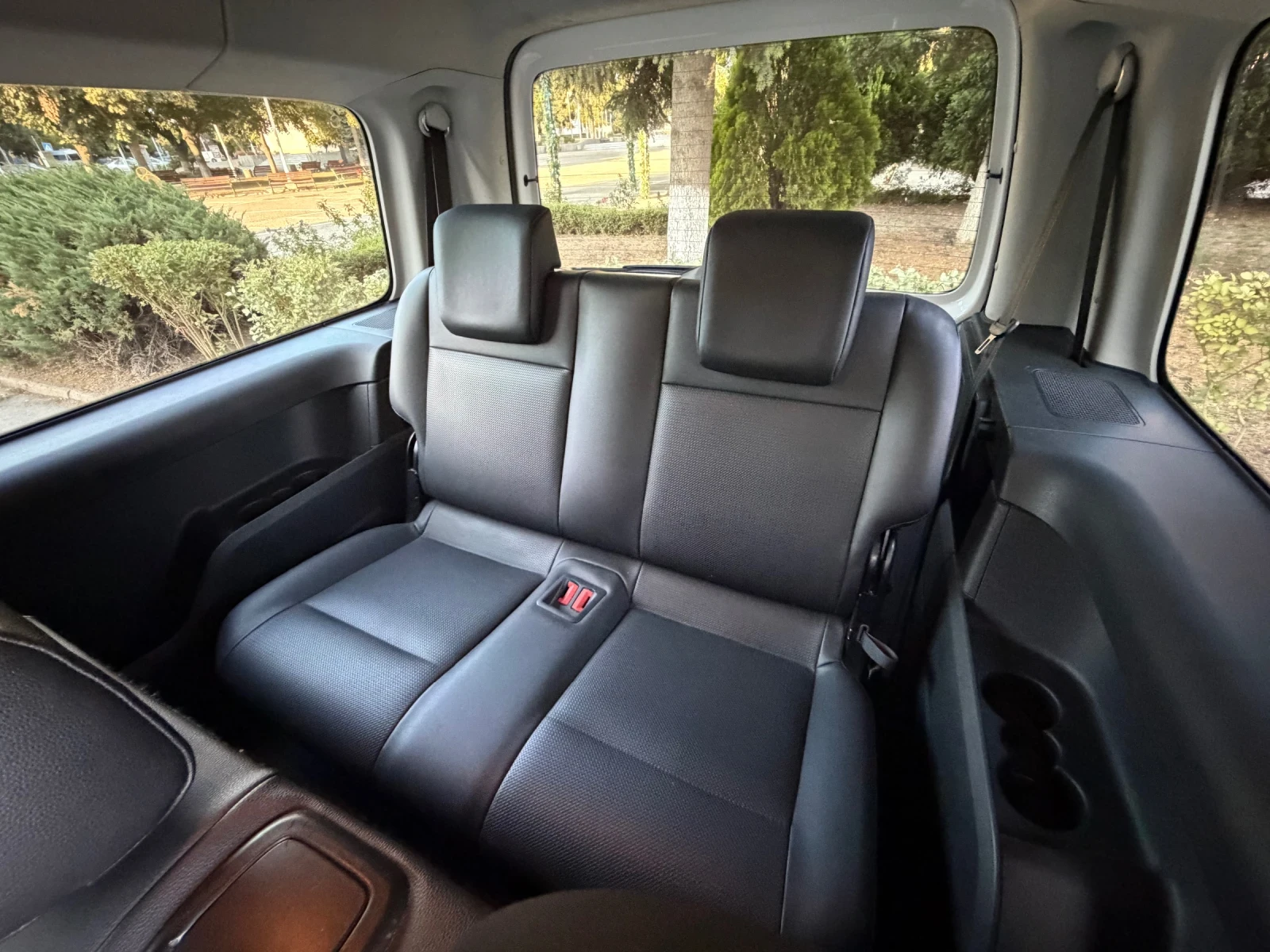 VW Caddy 2.0d Caddy Maxi 7 mesta, снимка 12 - Автомобили и джипове - 55437958