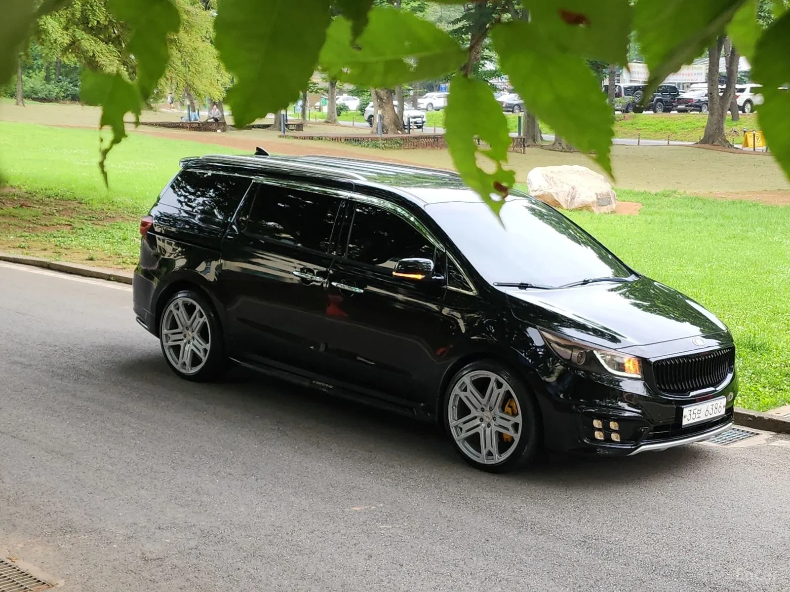 Kia Carnival Доста доработки\Хед ап\Обдухване, снимка 10 - Автомобили и джипове - 55587996