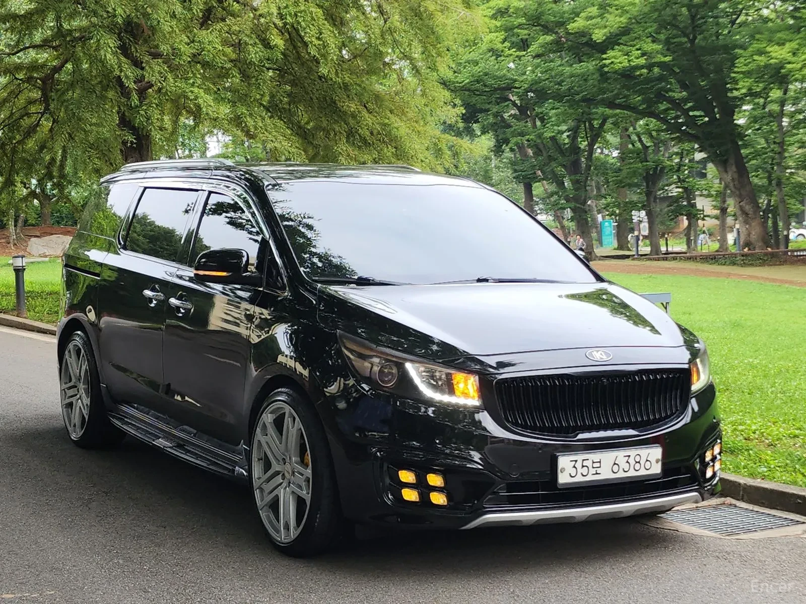 Kia Carnival Доста доработки\Хед ап\Обдухване, снимка 2 - Автомобили и джипове - 55587996