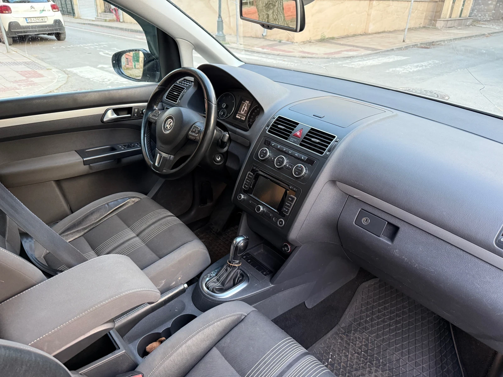 VW Touran 2.0 TDI DSG MATCH, снимка 6 - Автомобили и джипове - 55640977