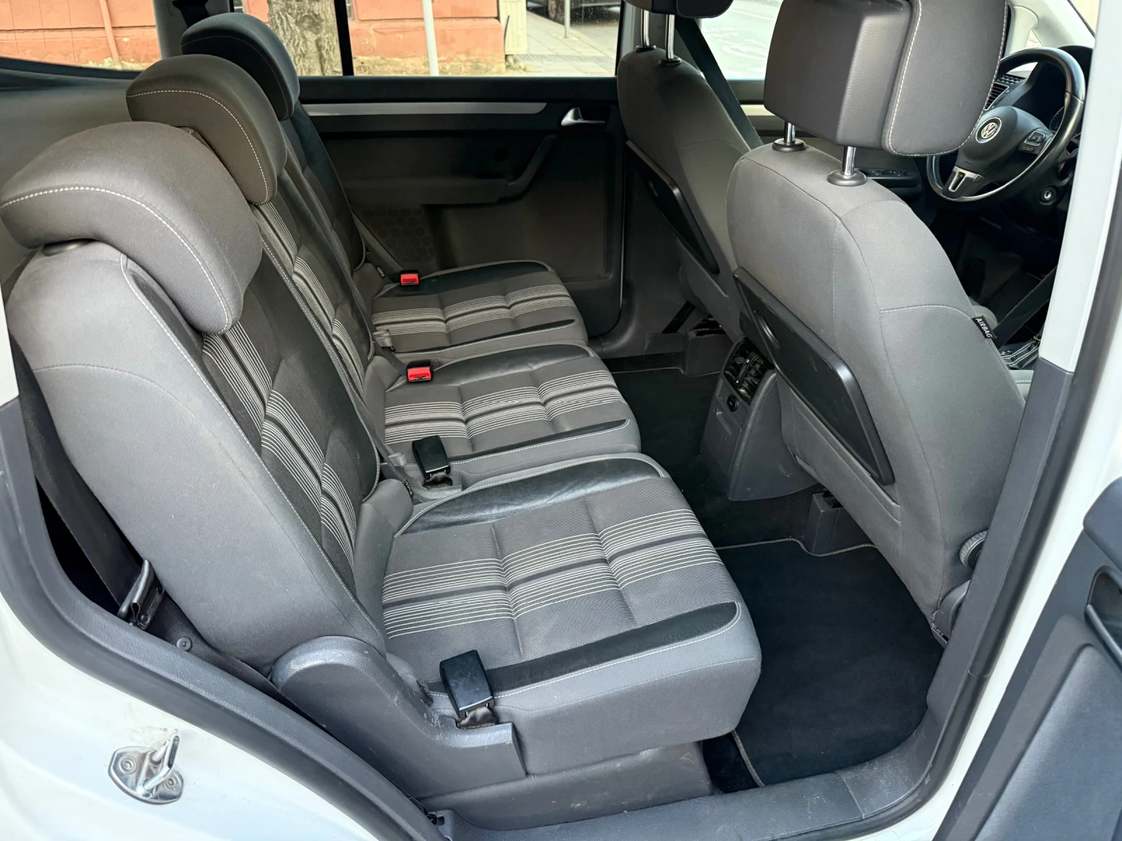 VW Touran 2.0 TDI DSG MATCH, снимка 8 - Автомобили и джипове - 55640977