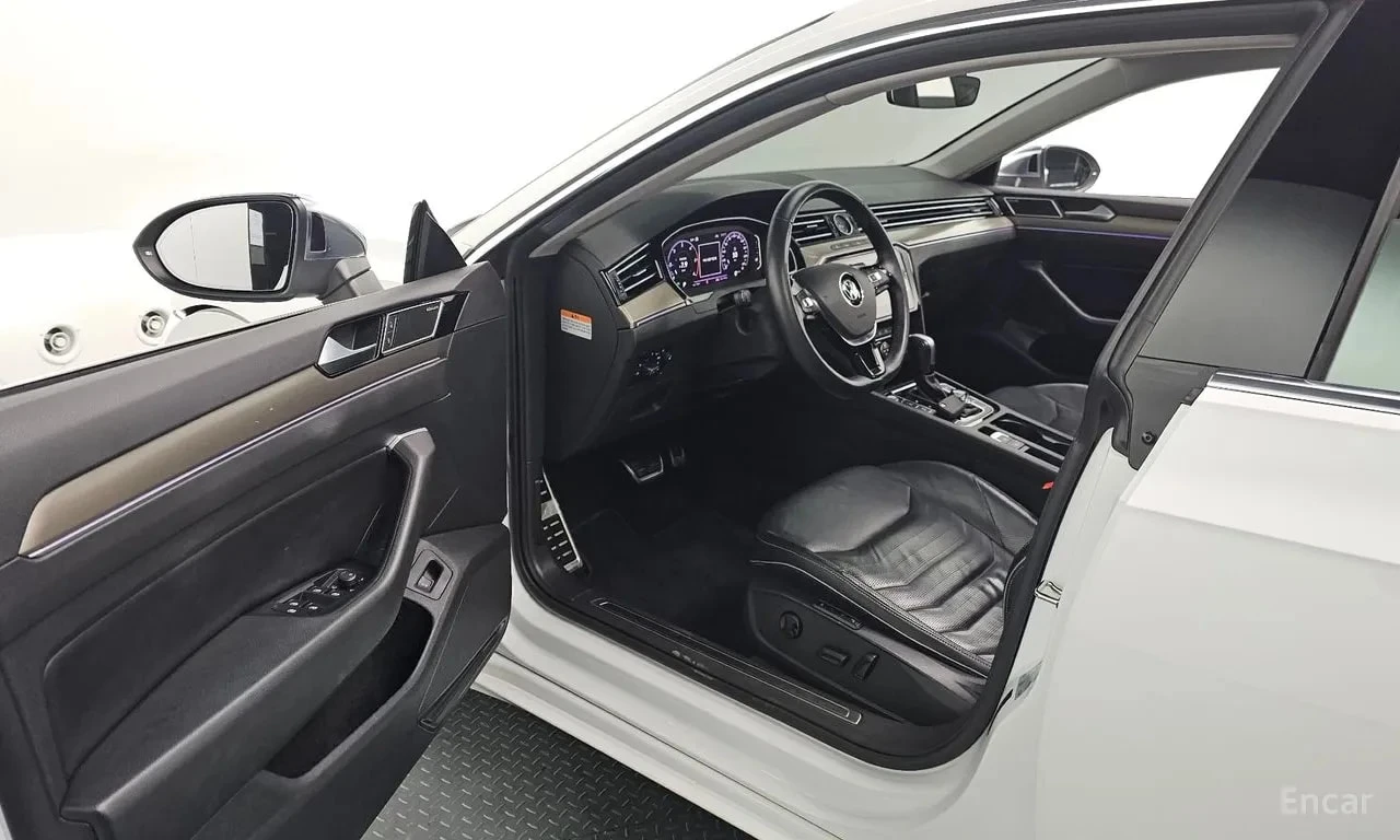 VW Arteon  R LIINE 4Motion / СЕРТИФИКАТ ЗА ОТЛИЧНО КАЧЕСТВО , снимка 10 - Автомобили и джипове - 55924767