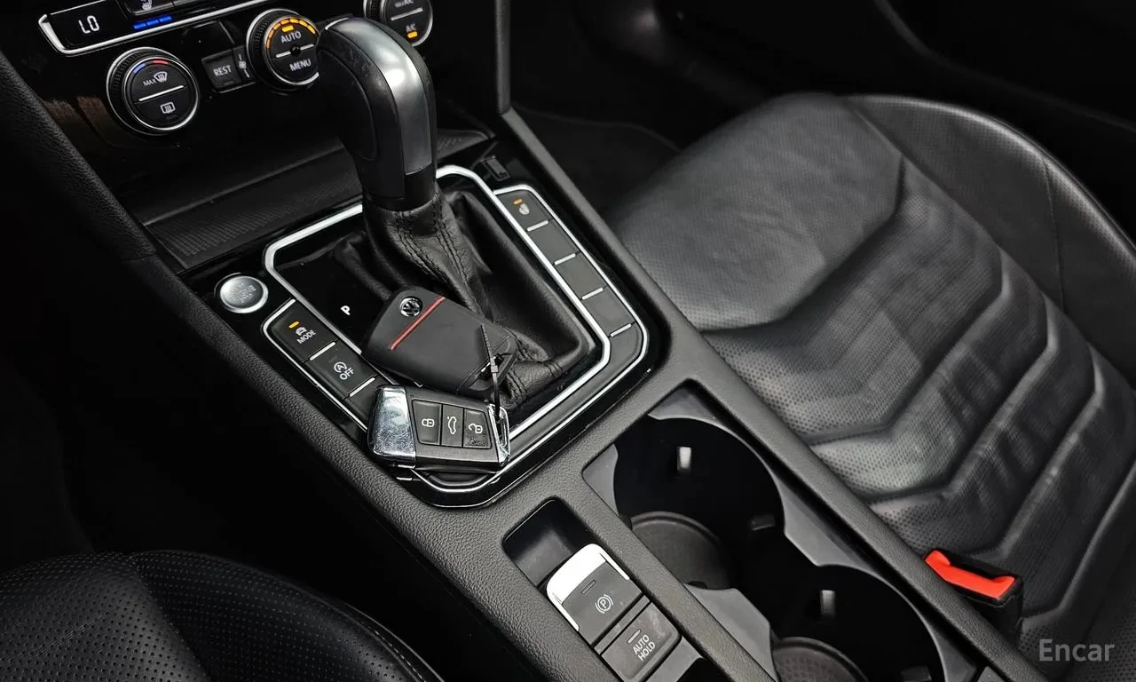VW Arteon  R LIINE 4Motion / СЕРТИФИКАТ ЗА ОТЛИЧНО КАЧЕСТВО , снимка 9 - Автомобили и джипове - 55924767